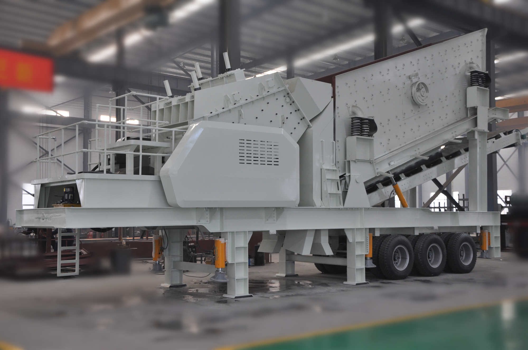 反擊式移動(dòng)破碎站