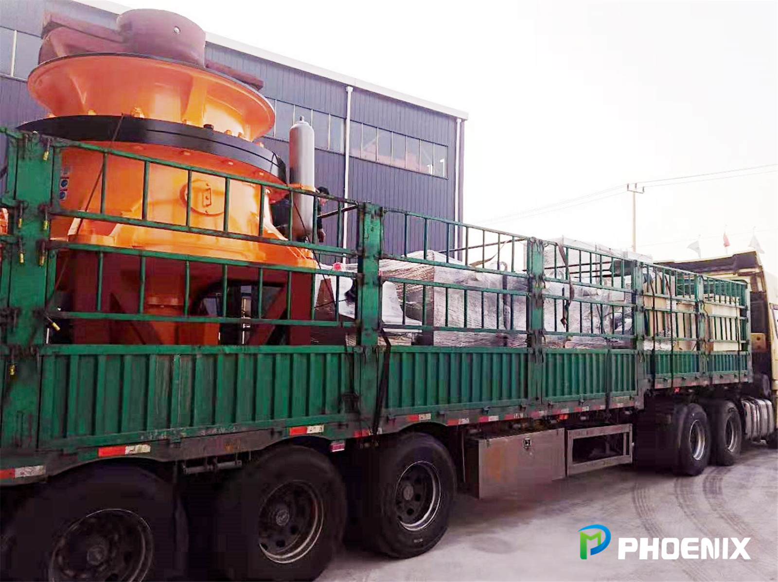 鐵礦石生產線設備裝車完畢