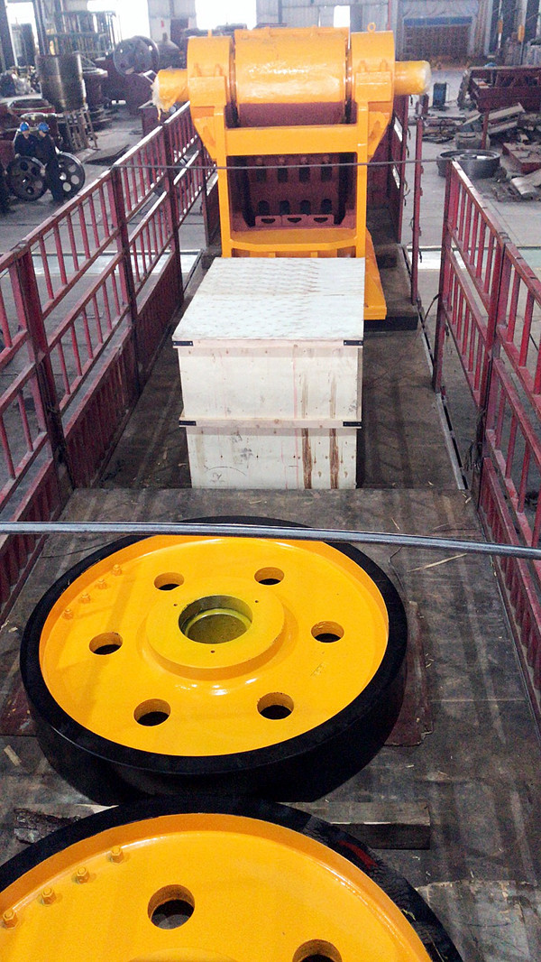 顎破及配套設(shè)備裝車完畢